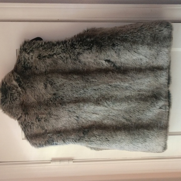 Reversible faux fur vest - Picture 3 of 12